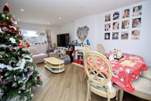 Living/Diner- click for photo gallery